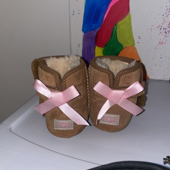 Baby girl UGGS size 2-3 months - Picture 2 of 4